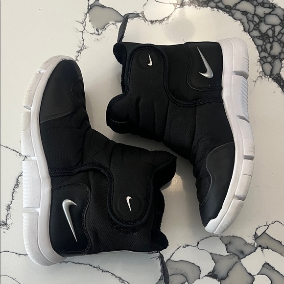 Nike Kids Black Boots with White Soles, Size 2 - Picture 2 of 7